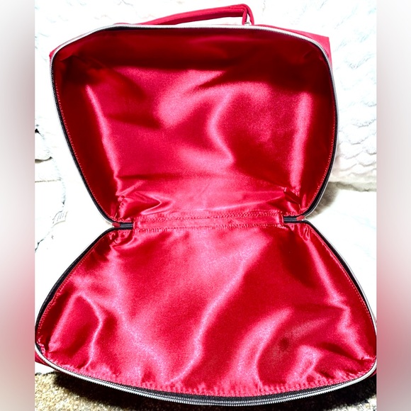 Estée Lauder  Red Velvet Bow detail travel bag makeup iPad. Small laptop - Picture 6 of 10